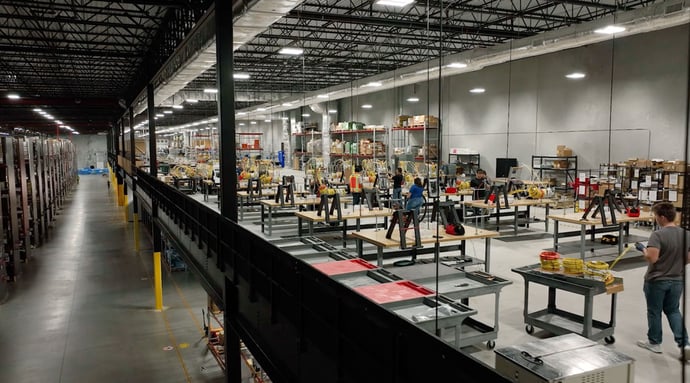 Manufacturing plant utilizing prefab manufacturing solutions for optimized production